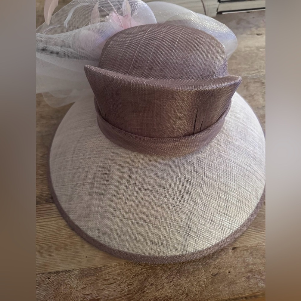 NWT MillinerybyAnna Women’s Ivory/Brown Hat with Pink Flower Sinamay Hat - Picture 3 of 5